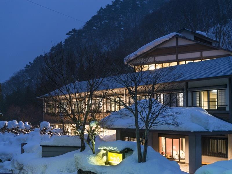 Takamiya Ryokan Yamanoki Йонедзава Экстерьер фото